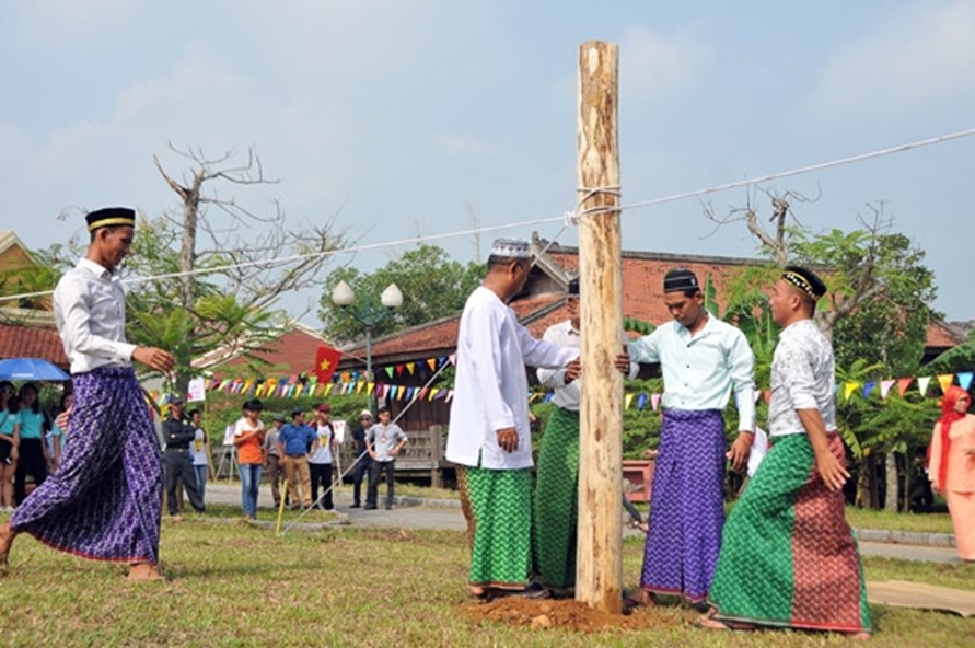 Phong tục làm nhà mới của người Chăm Islam