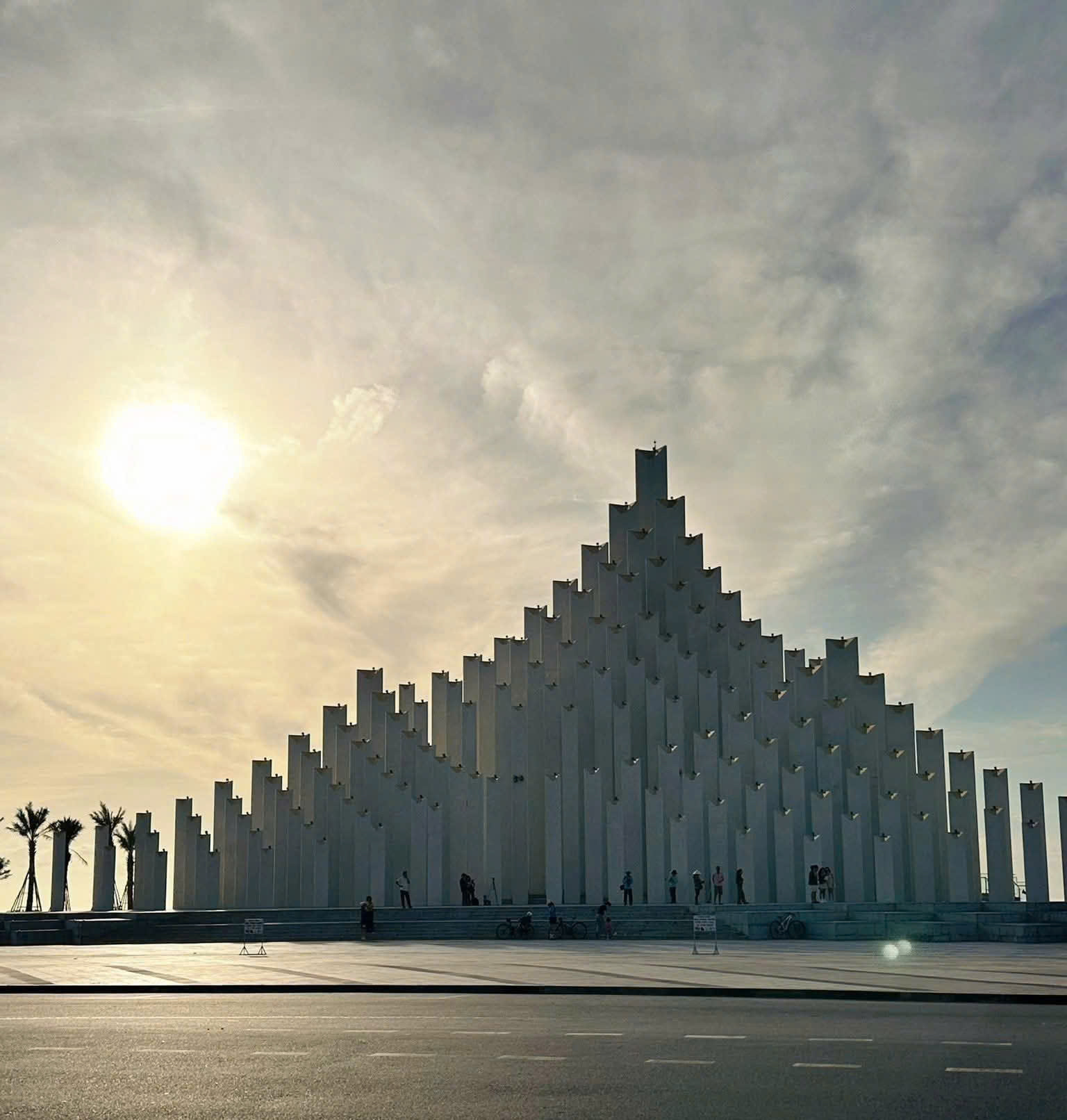 Tháp Tam Thắng – Biểu tượng đương đại từ ký ức ba làng biển