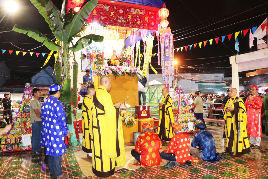 Nghi thức dân gian trong Phật giáo Tây Ninh