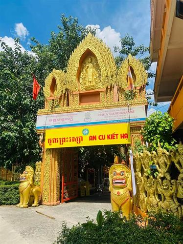 Ngôi chùa Phật giáo rộng gần 5.000m2 với nhiều tượng rắn, nằm ngay giữa lòng Sài Gòn