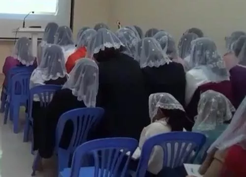 Theo đạo lạ, người Việt cuồng tín hay mê muội?