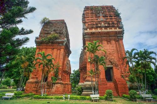 Tháp Đôi – Biểu tượng lịch sử và tâm hồn văn hóa của đất Quy Nhơn