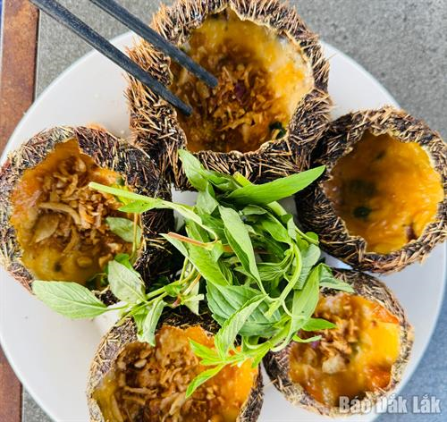 Đậm đà nhum nướng trứng hành phi