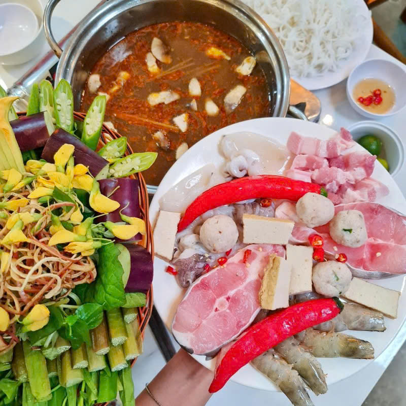 Món ngon miền Tây Nam Bộ:  Lẩu mắm