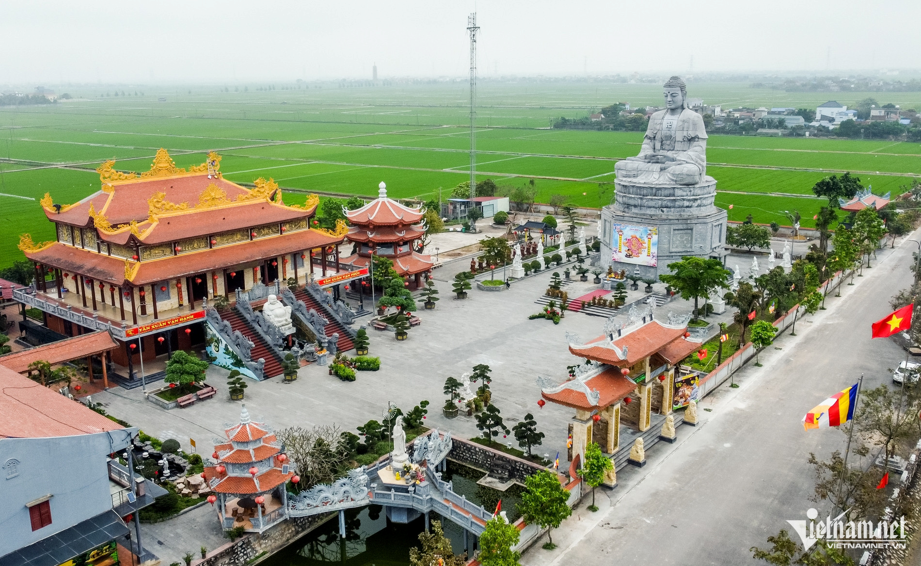 Ngôi chùa ở Nam Định có bức tượng Phật A Di Đà bằnɡ đá xanh lớn nhất Việt Nam