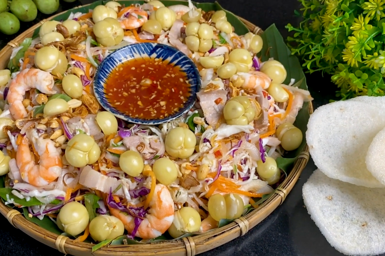 Đến núi Cấm ăn dâu da